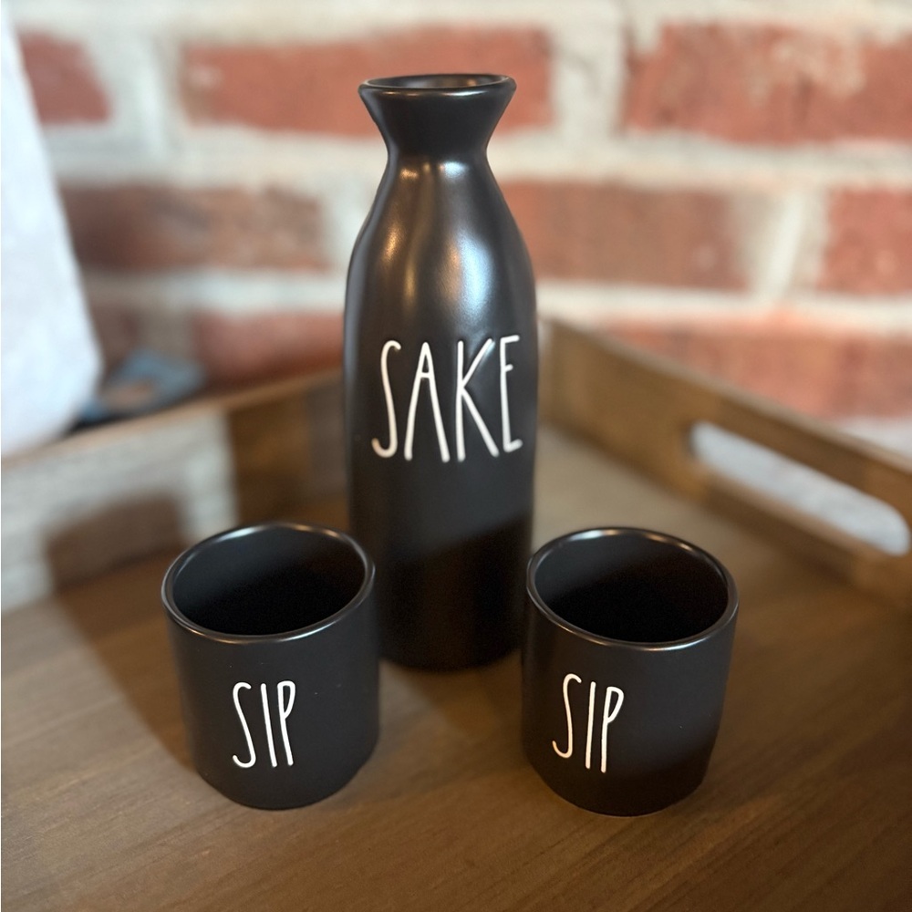 Rae Dunn Sake Set